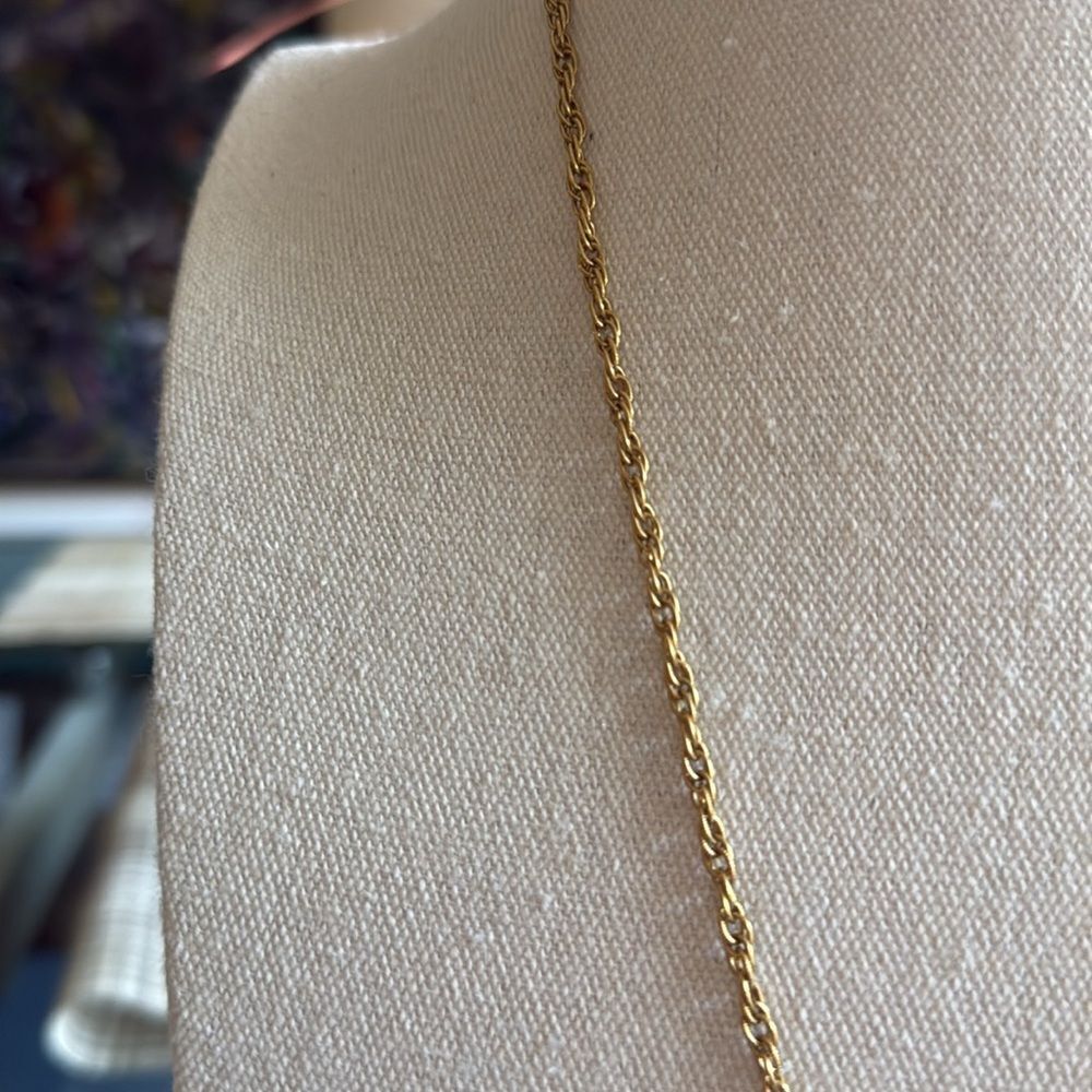 Vintage Monet 1975 Felice Series Gold Tone Necklace with Pendant. Book Piece. - Picture 4 of 7